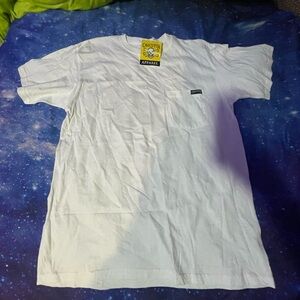 NWT!!! Men’s Calcutta white graphic T-Shirt- size Large🔥